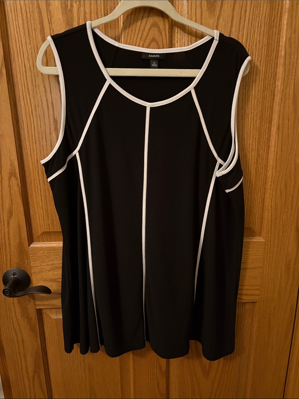 Alfani Black Tank Top with Cream Contrast Piping 3x